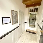 Large En-Suite Room In Historic Canalhouse From 1729